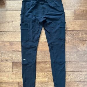 Alo High-Waist Cargo Legging - XS